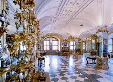 Das Besucherfoyer der»residenz der Kunst«befindet sich im Kleinen Schlosshof, dessen Renaissancearchitektur reller Mittelpunkt der sächsischen Hauptstadt war.