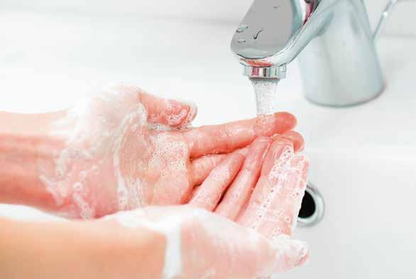 Zur Pflege und Reinigung Ihrer Prothese genügt es, sie täglich mit Seife oder Duschgel von Hand zu waschen, mit klarem Wasser abzuspülen und anschließend mit einem Tuch abzutrocknen.