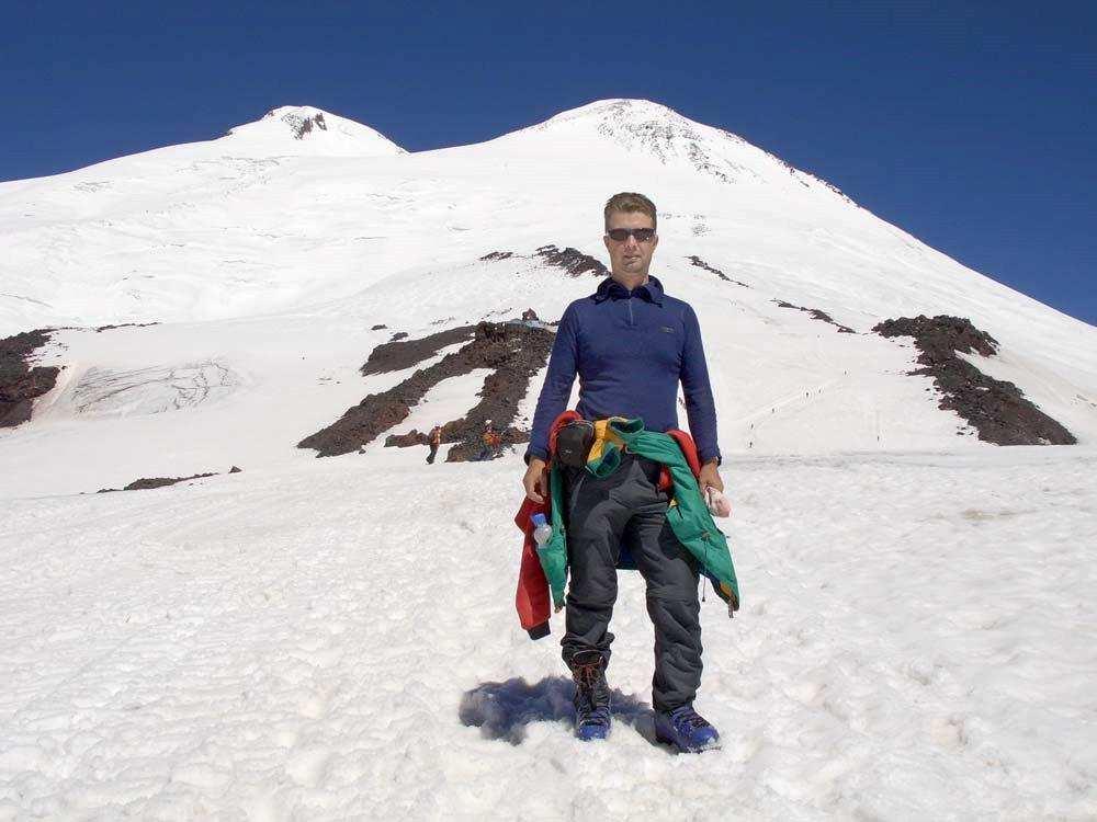 Je nach Wetter und Schneeverhältnissen ergibt sich ein lohnendes Ziel. Heute vorzugsweise in Richtung Cheget Bashi, 3.500m, ein hervorragender Aussichtsbalkon gegenüber des Elbrus.