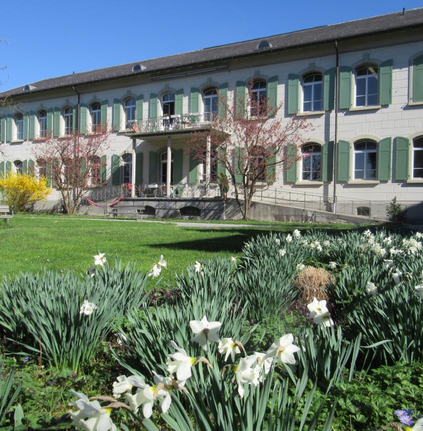 1. Vorstellung der Klinik Psychiatrie St. Gallen Nord Gegründet 1892 4 Standorte (Wil, St.