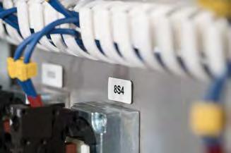 Kennzeichnungssysteme Industrielle Kennzeichnung Panel-Etiketten für Thermotransferbedruckung Helatag 1220 (Weiß) Panel-Etiketten bestehen aus einem dickeren Material, welches sich durch einen