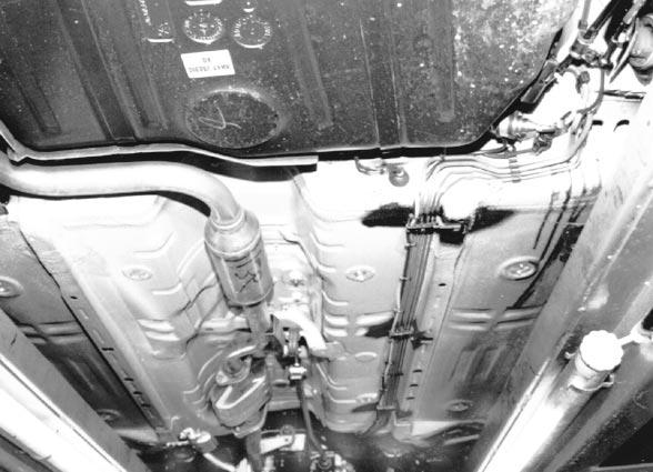 7 ausrichten 4 7 Brennstoffeinbindung ACHTUNG: Tankdeckelverschluß des Fahrzeugs öffnen, Tank belüften und Tankdeckelverschluß wieder schließen!