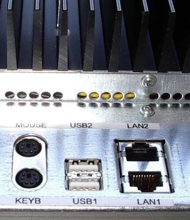 Technische Daten Ethernet, USB, PS/2 4 Ethernet 1 / 2 (RJ45) USB 1 / 2 PS2-Maus/Tastatur PS/2-Maus und PS/2-Tastatur dürfen nur bei ausgeschaltetem Gerät ein- oder ausgesteckt werden.