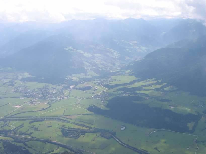 Landnutzung in Österreich Grünland: ~ 1.9 Mio ha (22%) Ackerland: ~ 1.4 Mio ha (17%) Wald: ~ 3.
