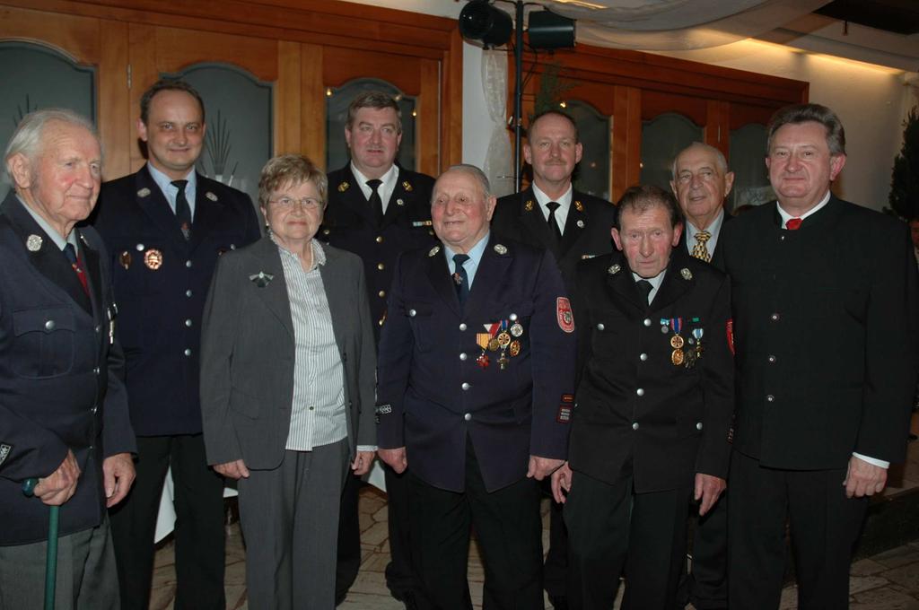 Kameradschaftstreffen des Landkreises Alle zwei Jahre treffen sich die Feuerwehrsenioren des KBI-Bereiches auf Einladung des Landrats zum Kameradschaftstreffen. Am 28.