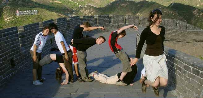 III Über AFS Darum AFS AFS-Teilnehmerinnen und -Teilnehmer auf der Chinesischen Mauer Mit AFS triffst du eine gute Wahl.