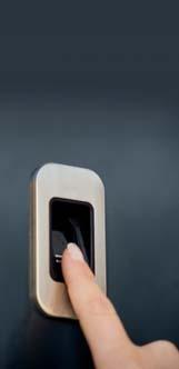 Fingerprintscanner Griff mit Kamera geprüfte Sicherheit Verbinden Sie Sicherheit und Bedien - komfort ganz automatisch: Selbstver - riegelnde Verschlusssysteme ersetzen manuelles Verschließen mit