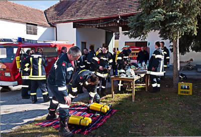 März 2011 wurden die Feuerwehren des Unterabschnittes Michelhausen um 14:00 Uhr zu einem Brandeinsatz mit Menschenrettung am Hof der Familie Zachhalmel in der Weidengasse 4 gerufen.