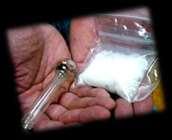 Methamphetamin Crystal Speed Crystal Speed ist ein synthetisches Aufputschmittel, Der Beiname "Crystal" kommt daher, dass die Droge wie Kristall- oder kleine Glassplitter aussieht.