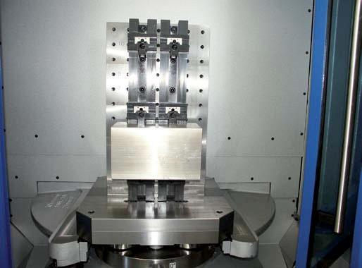 90-500 on a base plate with transverse slots Flexible clamping range in x and y direction.