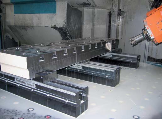 90-00 Clamping of large workpieces using 2 90-00 clamping devices on a