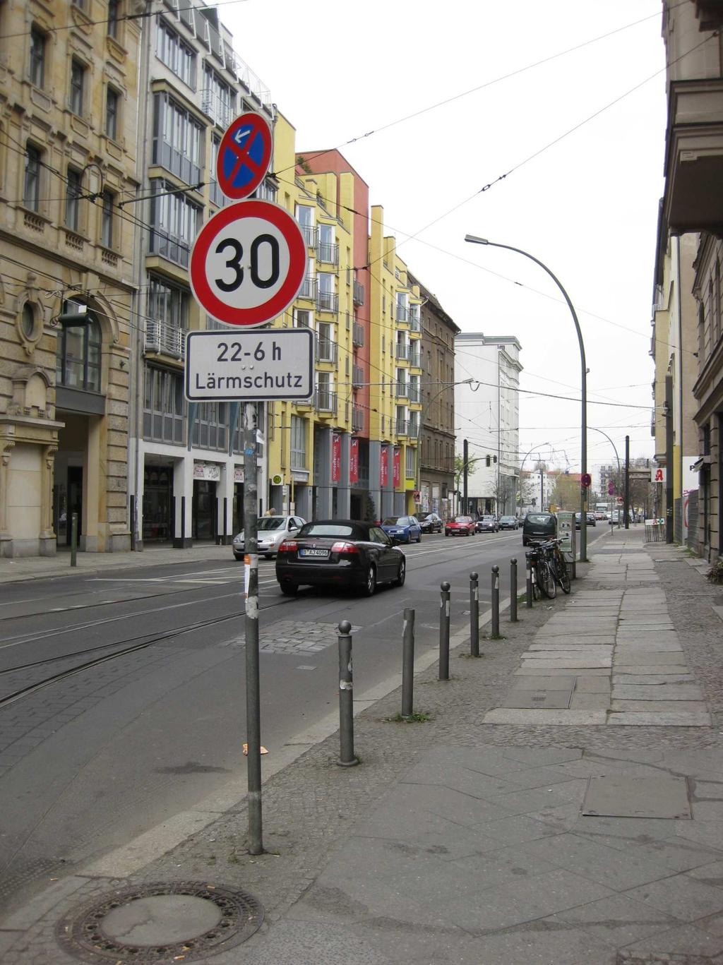 Maßnahmenkonzeption: Straßenverkehrliches Maßnahmenbeispiel für Innerortsituationen: Tempo 30 km/h (nachts) auf ausgewählten Hauptverkehrsstraßen - entspricht nicht der Ausweisung von Tempo 30 -Zonen