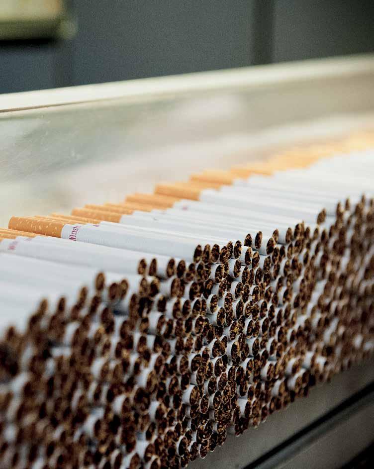 Produktion 84 % Export Dank hervorragender Rahmenbedingungen und Freihandelsabkommen gehört die Schweiz zu den Exportweltmeistern. Von unserer Zigarettenproduktion gehen 84 Prozent ins Ausland.