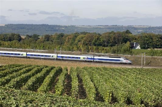 TGV FRANKREICH - ITALIEN TGV-VERBINDUNG: PARIS - TURIN PORTA SUSA UND MAILAND PORTA GARIBALDI Paris - Mailand 7:09 3 Abfahrten pro