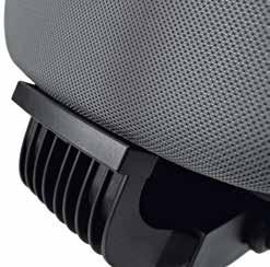 Back of the backrest at rear in PUMA light-grey or black. Optional ist der Komfortsitz mit seitlichem Boden in PUMA hellgrau oder schwarz erhältlich.