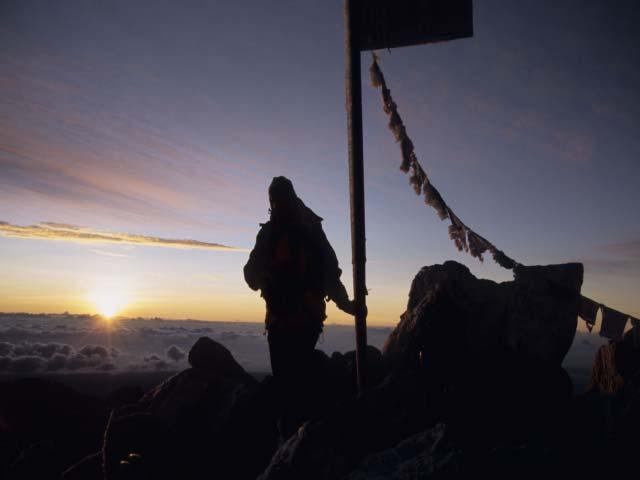 6.Tag: Pt. Lenana/Makinders Camp 4280m/4985m F/M/A Hütte Der Gipfel steht auf dem Programm.