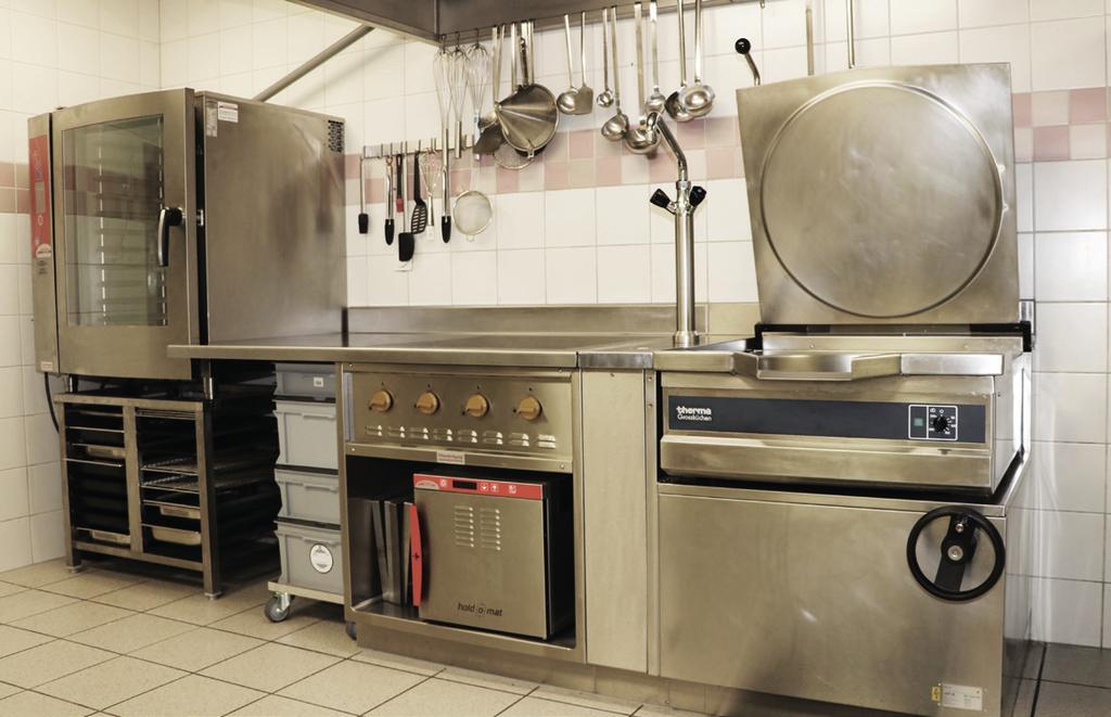 Küche Im Untergeschoss befindet sich eine professionelle Küche. Sie ermöglicht, in Verbindung mit dem Office, eine Verpflegung* für bis zu 160 Personen.