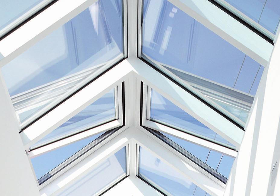 Dachflächenfenster Skylight Systembeschreibung System Description Wirtschaftlich in Preis und Konstruktion Keine Rastermaße - individuelle Fertigung nach Vorgabe des Kunden Raumseitige Verkleidung