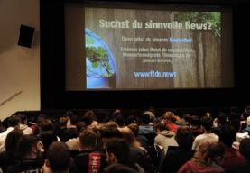 Ihr auf der lokalen Festival Slideshow Ihre Werbung auf der Kinoleinwand Hohe Aufmerksamkeit garantiert: Slideshow auf der Kinoleinwand Der Verein Filme fu r die Erde veranstaltet jedes Jahr das gro