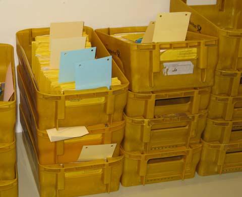 Anders als vergleichbare Bürgerbefragungen anderer Städte, wurde in Göttingen der Weg der postalischen Befragung (vergleichbar mit der Briefwahl) gewählt. Die Abstimmung sollte in der Zeit vom 25.