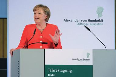 Bundeskanzlerin Angela Merkel hält die Festrede bei der Jahrestagung 2011 in Berlin. Politik brauche die Wissenschaft mehr denn je zur Beratung und zur Lösung von Problemen.
