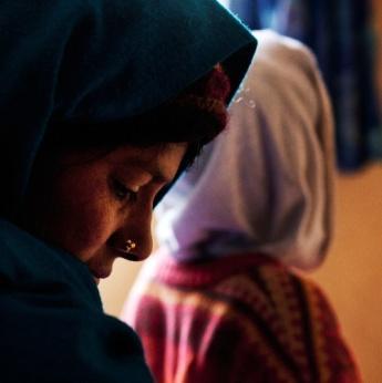 Mädchen aus zerrütteten Familien sind besonders gefährdet, Opfer von Menschenhandel und Zwangsprostitution sowie kommerzieller sexueller Ausbeutung zu werden.