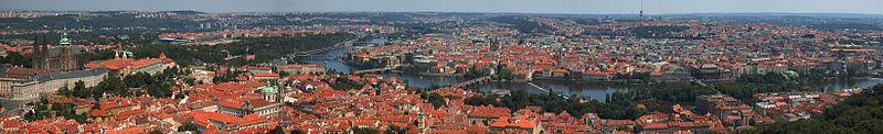 Die turbulente Vergangenheit Prags beinhaltet drei Jahrhunderte unter der Herrschaft der Habsburger, sechs Jahre unter der Besetzung der Nazis und