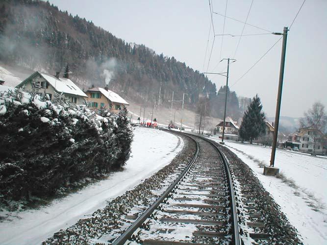 Der Regionalzug 4505 der RM AG war rechtzeitig von Thun-Konolfingen herkommend Richtung Hasle-Rüegsau unterwegs. Er hielt beim Bahnhof Schafhausen i.e. für einen Fahrgastwechsel an.