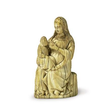 154 314803 / 42584-2 Maria mit Kind Frankreich, 14. Jh. Maria auf Bank thronend, dem Kind auf ihrem Schoß eine Frucht reichend. In abknickenden Röhrenfalten fallender Umhang.