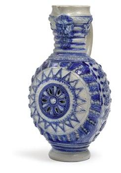 Keramik 1 314984 / 42643-2 Sternkanne Westerwald, Ende 17. Jh. Salzglasiertes Steinzeug, kobaltblau staffiert. Balusterform mit Ohrenhenkel und gekniffenem Ausguss.