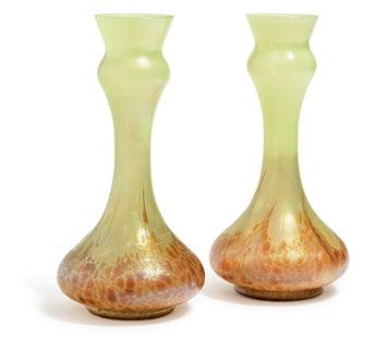 119 314411 / 42516-7 Ein Paar Vasen Glasfabrik Elisabeth, Kosten b. Teplitz, um 1905 Glas, hellgrün überfangen.