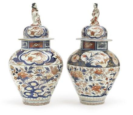 138 314507 / 42399-44 Ein Paar Deckelvasen China, Qing Porzellan.