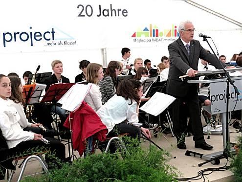 20 Jahre project GmbH Am 24. Juni 2015 folgten wir einer Einladung der Geschäftsleitung der project GmbH zum 20-jährigen Firmenjubiläum. Es war ein Betriebsfest besonderer Art.