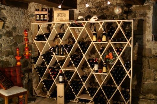 Das Weinregal OPTIMALE PLATZAUSNÜTZUNG In einem ganzen Rombusfeld finden 16 Weinflaschen mit einem Durchmesser