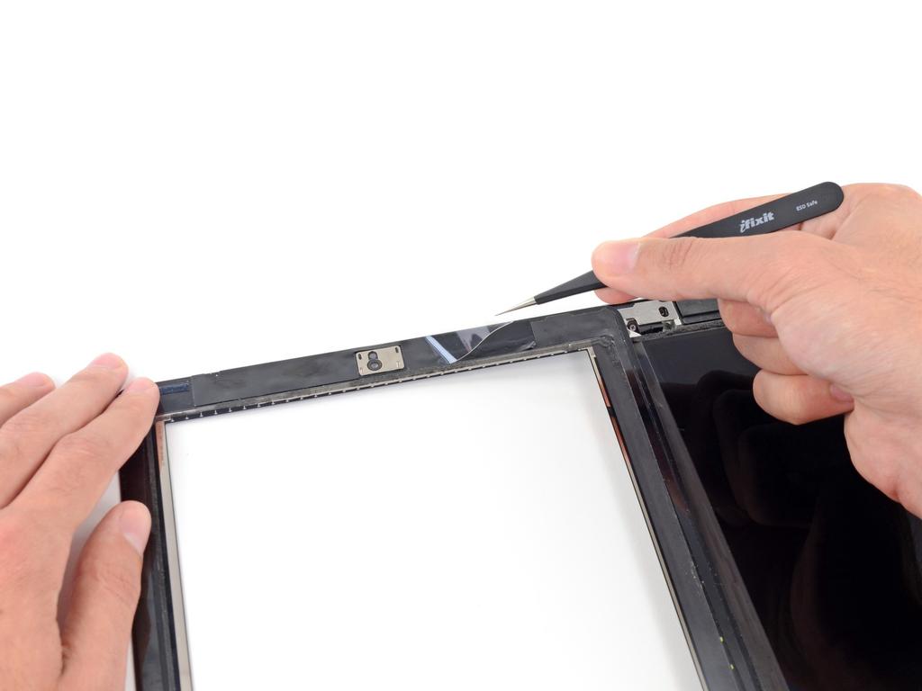 Schritt 15 Verwende ein trockenes Mikrofasertuch, um das LCD und die Innenseite des Front Panel Glases zu reinigen. Um Staub zu entfernen, kann Druckluft oder ein Luftkompressor verwendet werden.