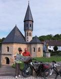 Vom mittelalterlichen Rothenburg schlängelt sich der 100 Kilometer lange Radweg Liebliches Taubertal Der Klassiker durch eine märchenhafte Landschaft bis nach Wertheim, wo das Flüsschen in den Main
