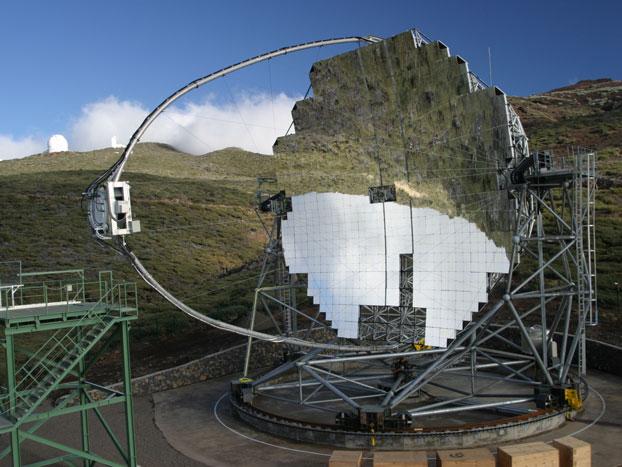 Major Atmospheric Gamma Ray Imaging Cherenkov Telescope Hochenergie-Gamma- Astronomie Status: I.