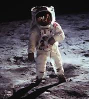 Sprachsensibler Fachunterricht Naturwissenschaften Beispiel: Wortschatzarbeit Gewichtskraft und Masse (Physik 7/8) 7 Wörter und Formulierungen kontextbezogen einführen Astronauten auf dem Mond