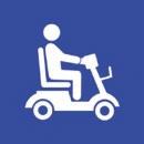 E-Scooter müssen entgegen der Fahrtrichtung auf dem Rollstuhlplatz an die Prallplatte bzw. Abschrankung gestellt werden.