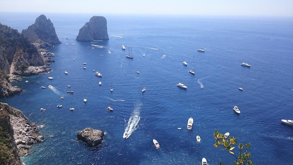 auf Capri. Eine Wanderung auf den Monte Solaro gehört ebenfalls zum Programm, mit anschließender Sesselliftfahrt zurück nach Capri. 6. TAG / DO. 16.