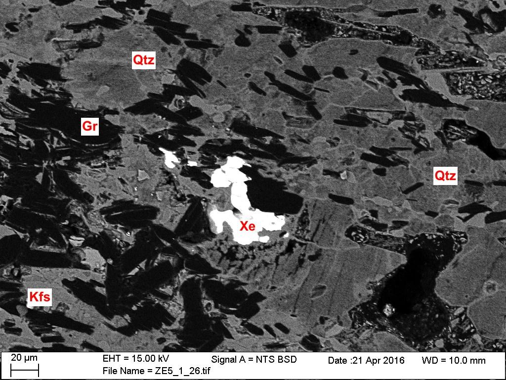 6. 3. 1 A p a t it Apatit tritt in den Kyaniten als gerundete, bis zu 10 µm große Mineraleinschlüsse auf (Abb. 40).