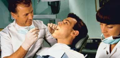 Der Zahnarzt ist mit dem Ergebnis zufrieden bung wesentlich zur Wirtschaftlichkeit bei.