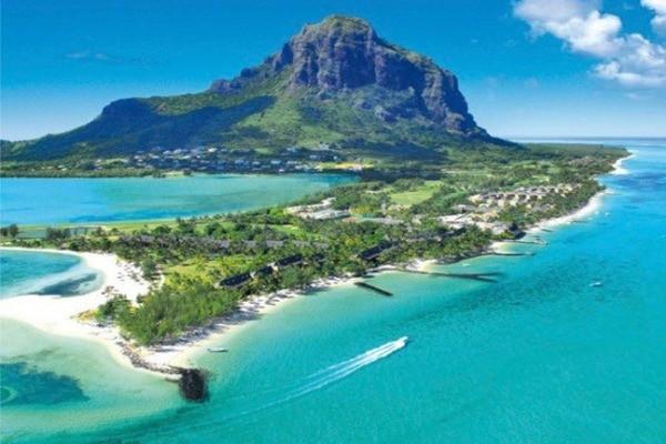 Regis Resort (Strand) heiraten im Weltkulturerbe Ihr Zeremonieort auf der Halbinsel Le Morne an der südwestlichen Spitze von Mauritius bietet Postkarten-Panorama.