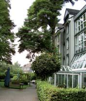de 75 Pflegeplätze stilvolles Ambiente Cafeteria Bibliothek Gartenanlage ansprechendes Wohnumfeld - unmittelbare Nähe zum