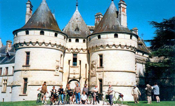 Loire: Schlösser-Rundreise ab Tours REISEBESCHREIBUNG Rundreise im Tal der Loire. In 8 Tagen von Schloss zu Schloss. Das Tal der Loire der Inbegriff des romantischen Frankreichs.