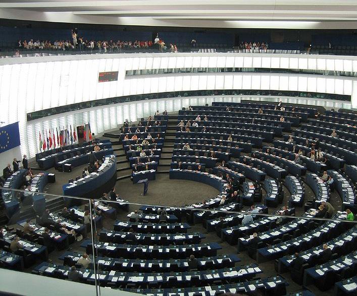 Im Europäischen Parlament reden die ParlamentarierInnen über neue Richtlinien