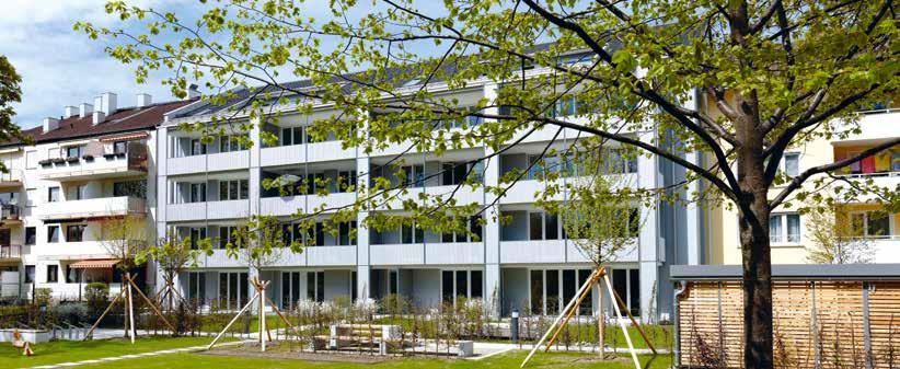 ZUR BAUMASSNAHME BESONDERHEITEN Die Heimag München GmbH hat das Grundstück mit genehmigter Planung für ein Wohngebäude mit acht Wohnungen und zwei Doppelhaushälften sowie einer Tiefgarage erworben.