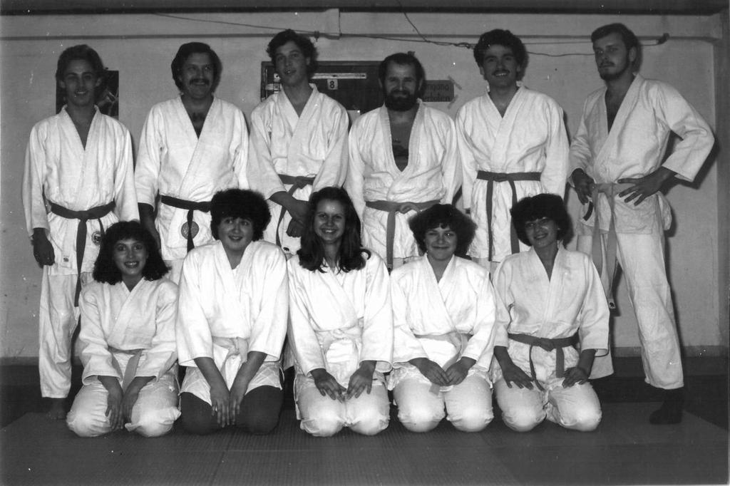 1977: Seit dem Tod von Karl Wyder steht kein interner Ju-Jitsu Trainer mehr zur Verfügung.