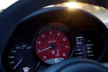 Mit Sport Chrono-Paket im Serienumfang und optionalem PDK sprinten 718 Boxster GTS und 718 Cayman GTS in 4,1 Sekunden von null auf 100 km/h.