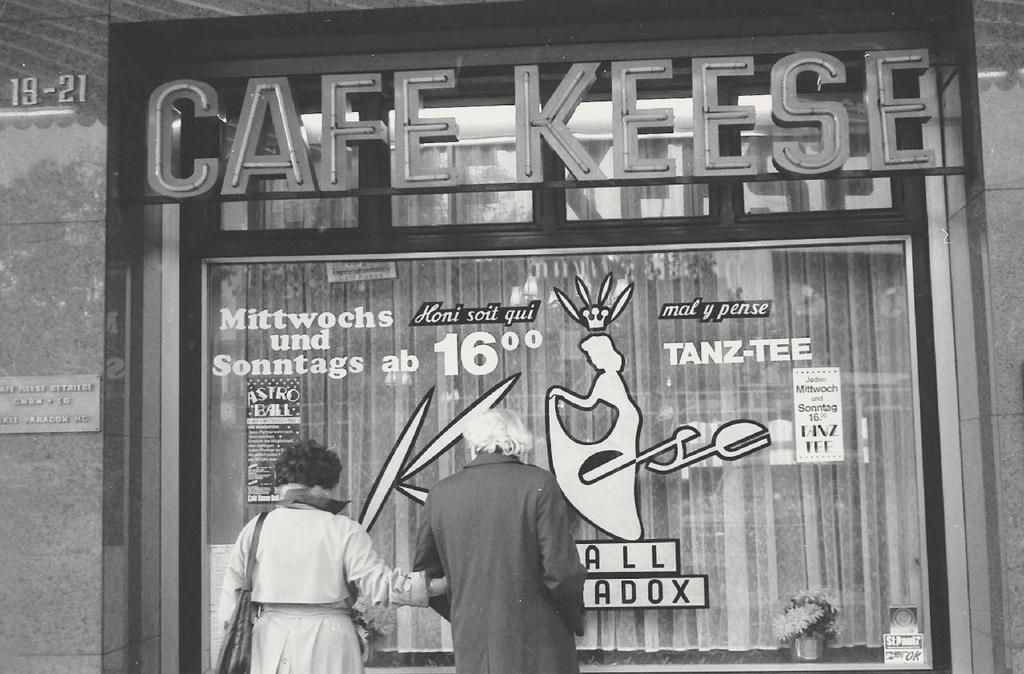 Foto: Ilka Anders (1990) Cafe Keese, der Tanzsalon für Alleinstehende, wurde 1948 an der Reeperbahn eröffnet und bewegte 50